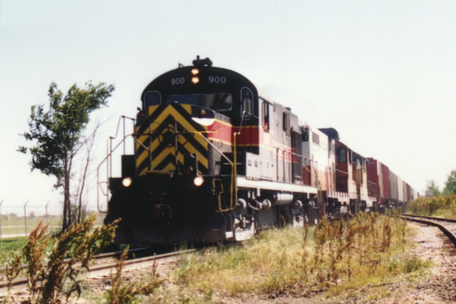 IAIS 900 at Altoona, IA on 09-Jun-1993