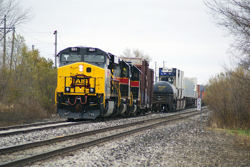 501 on the BICB stops at Marengo to setout a couple cars and wait for the meet with the CBBI.