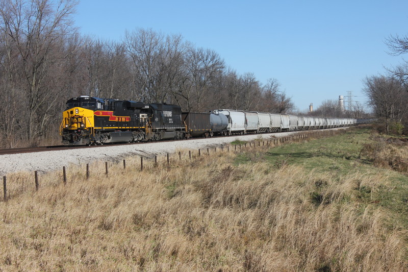 WB approaches the N. Star crossing with a nice consist, Nov. 13, 2015.