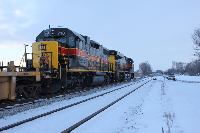 Ooops, with the main line now open at Midway, Plan B is in effect, so 509 has been added back onto the head end.  This will be the last move this short time crew makes today though, and their grips are already on the ground.