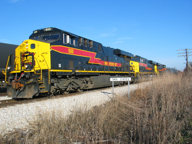 WB is passing tank cars stored at Twin States.  I needed another half hour to work on the weeds here...