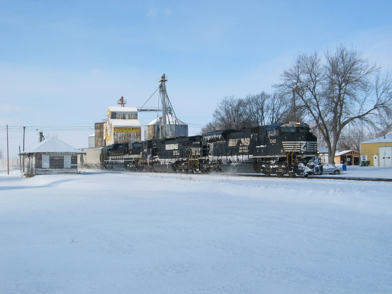 EB NS grain train at Atalissa.  This turned into a perfect daytime move for us 1st subbers!