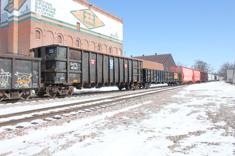 These scrap hoppers are common on ICE trains but not so much on IAIS.