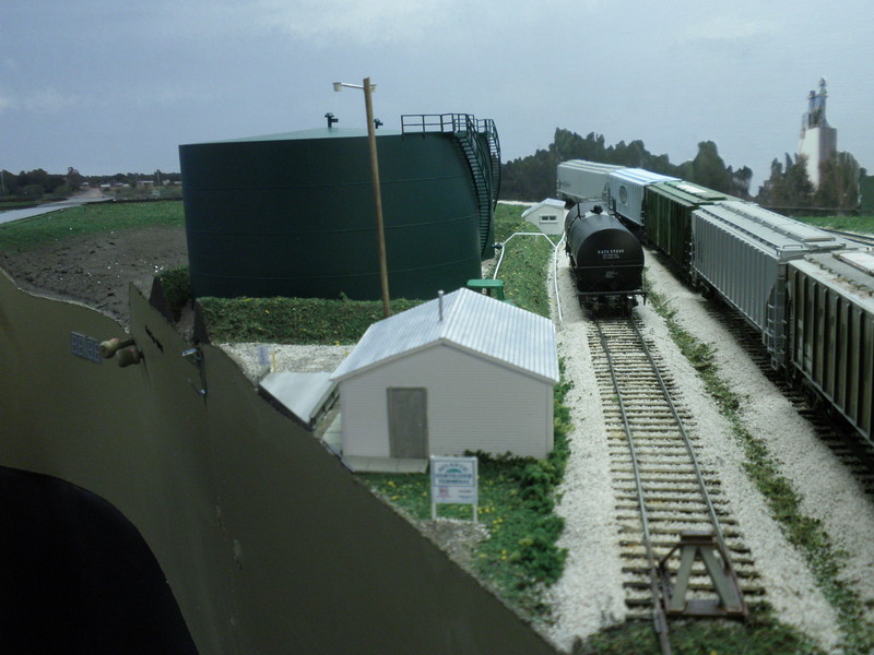 Looking south at the model scene, with Pellett spur on the left and Atlantic Spur on the right.  Scale house and scale (foreground), piping, and pump house (behind the tank car) were scratchbuilt.  Storage tanks are Walthers kits.