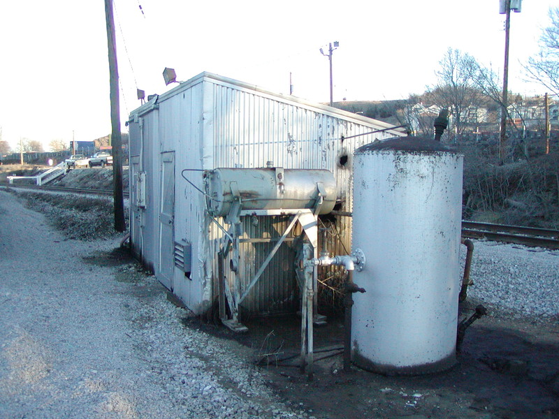 Prototype view looking north, 3/7/2004.  I'm not sure if the IAIS or predecessor RI modified the air compressor shack for the new lines running into the south end, but whoever did it didn't score points for neatness. ;-)