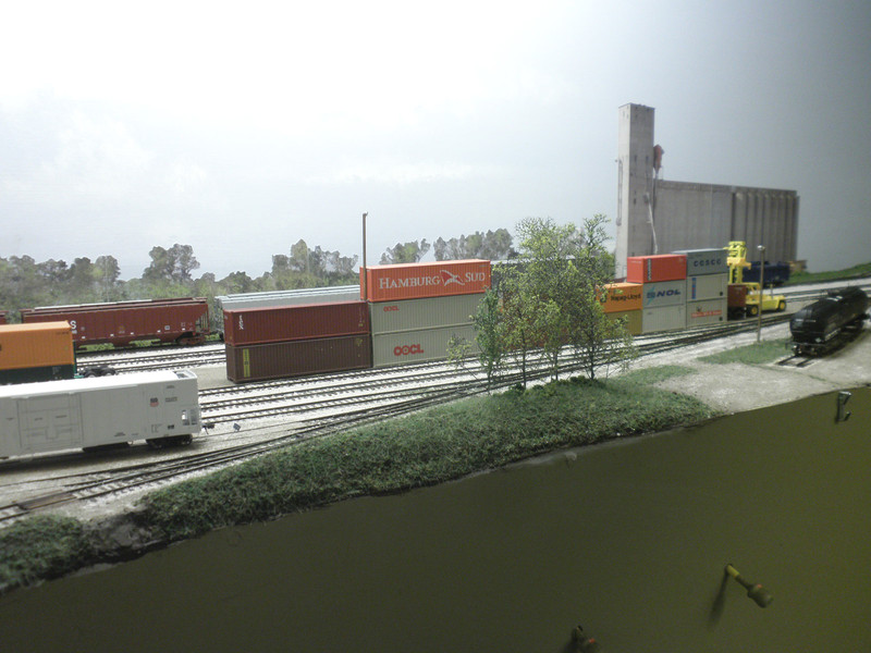 Trees and static grass added to the rise overlooking the west yard ladder.  Here I used a mix of Late Summer and Autumn 4mm and 6mm grass.