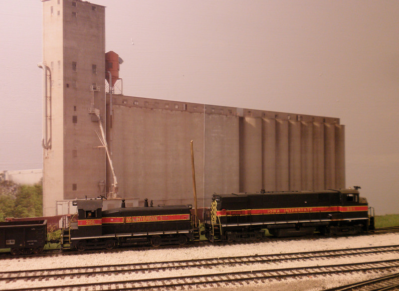 Pulling the BNSF interchange, with Hansen-Mueller elevator looming over the yard.