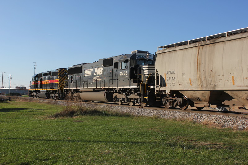 Nice consist on the Silvis switcher, Nov. 7, 2015.