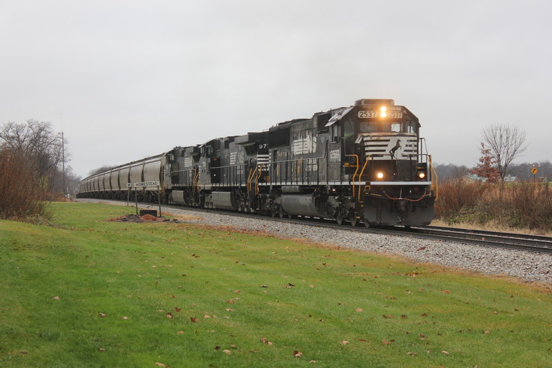 EB NS grain train at Homestead, Nov. 16, 2015.