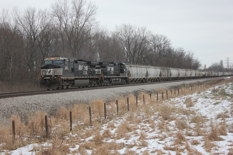 Extra WB with NS power waits at N. Star to meet the EB, Nov. 25, 2015.