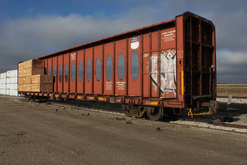 UP centerbeam at Darren's West Liberty lumber transload, Dec. 3, 2015.