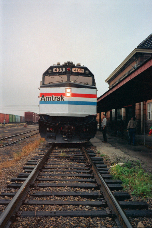 Another look at 409 stopped by the old RI depot