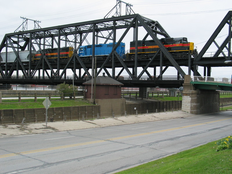 Westbound on the Gov't bridge, April 19, 2007.