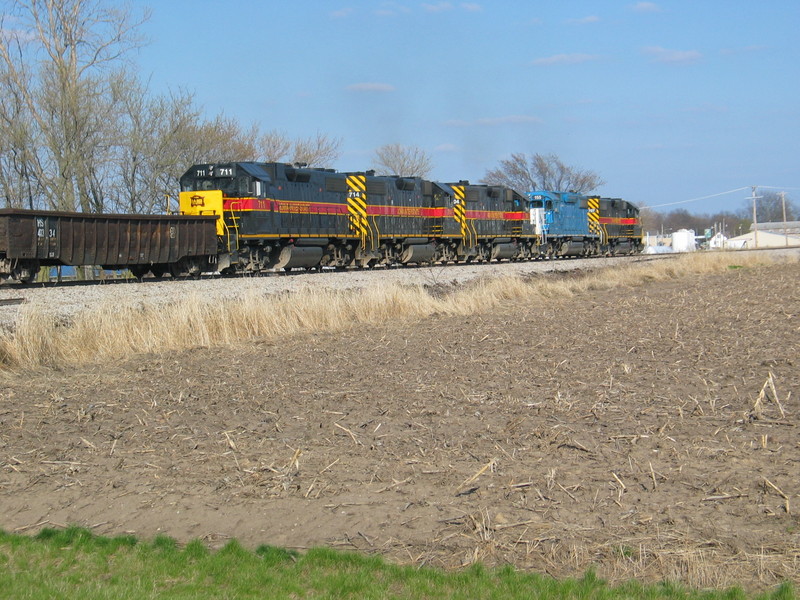 Eastbound's power west of Durant, April 19, 2007.