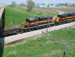 Does anyone out there NOT like 400?  After backing out the west end, the east train pulls up the main under the Wilton overpass, April 30, 2008.