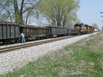 Setting scrap to the siding, the conductor makes the cut behind the Davenport loads.