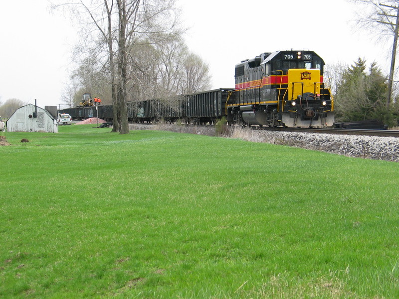 Tie train at Moscow, getting ready to back in the west end of N. Star siding,  April 4, 2007.