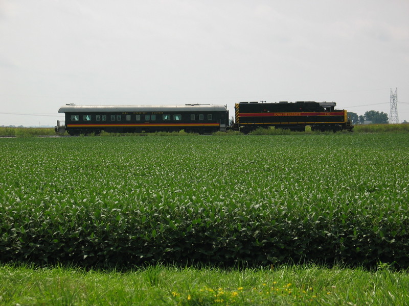 Heading west by 217, west of Atalissa, Aug. 21, 2007.