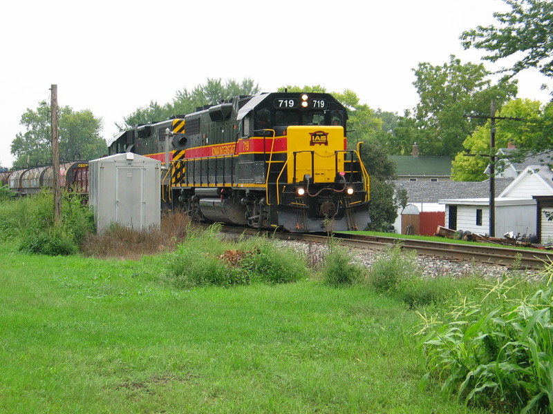 West train at mp77, Marseilles, Aug. 29, 2006.  Note the interesting signal mounted on the side of the relay box.