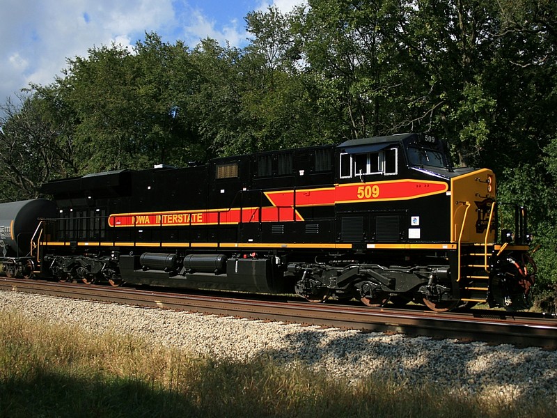 IAIS 509 leads an ethanol train eastbound at MP35