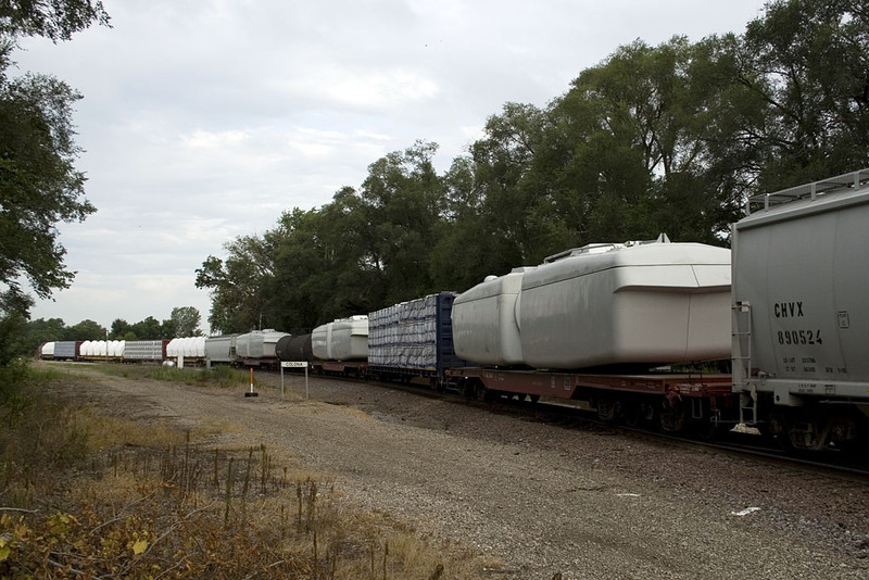 Windmill parts (generators and blade hubs) are at the headend of BICB-06 at Colona, IL on 07-Aug-2007.