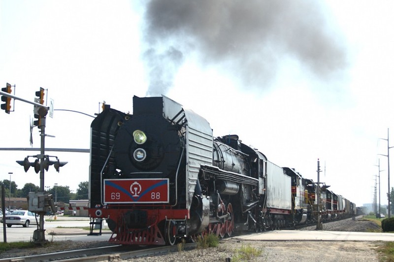 6988 and BICB-05 westbound through Coralville