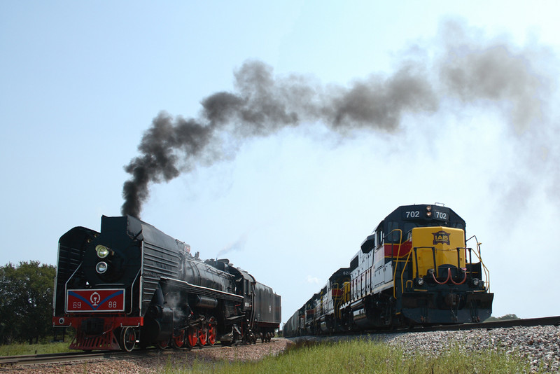 6988 was cut off the train and pulled onto the wye at Yocum to allow BICB to continue westward