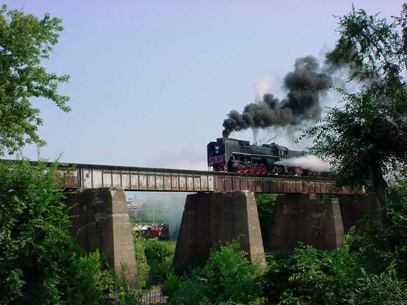 Wednesday's BICB with 6988 on the front, crossing the Iowa River bridge