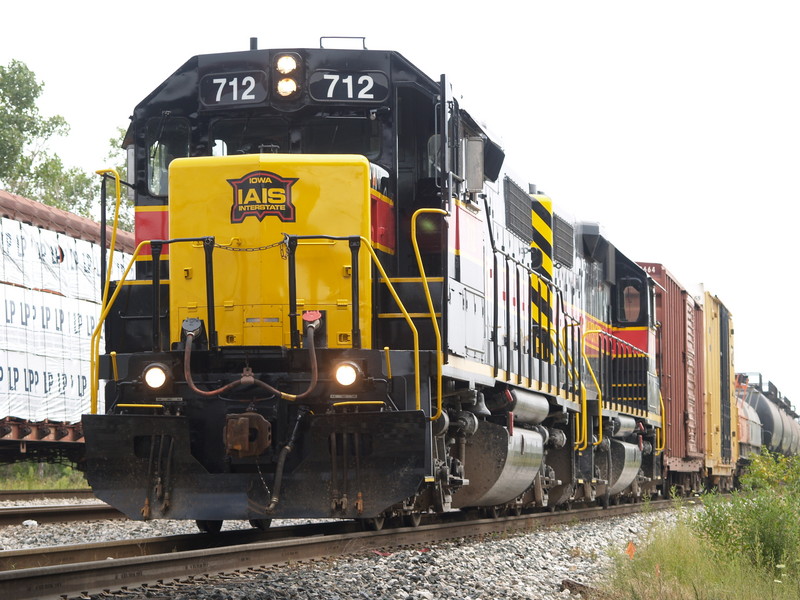 IAIS 712 Waiting on IHB at Kedzie, August 27, 2006