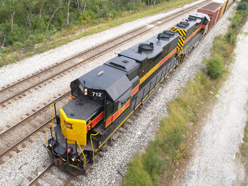 IAIS, 704 and 712, Transfer Train Waiting on the IHB, August 26, 2006