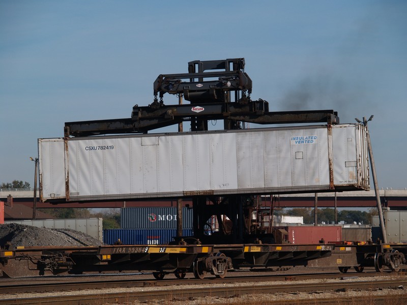 Containers being Unloaded at Blue Island, September 2006