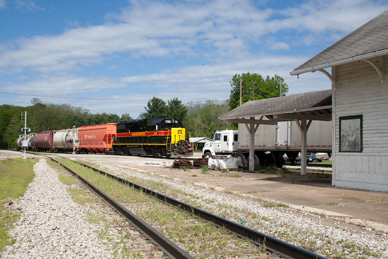 After picking up some cars on the east siding, the Rocket gets ready to head for Henry.