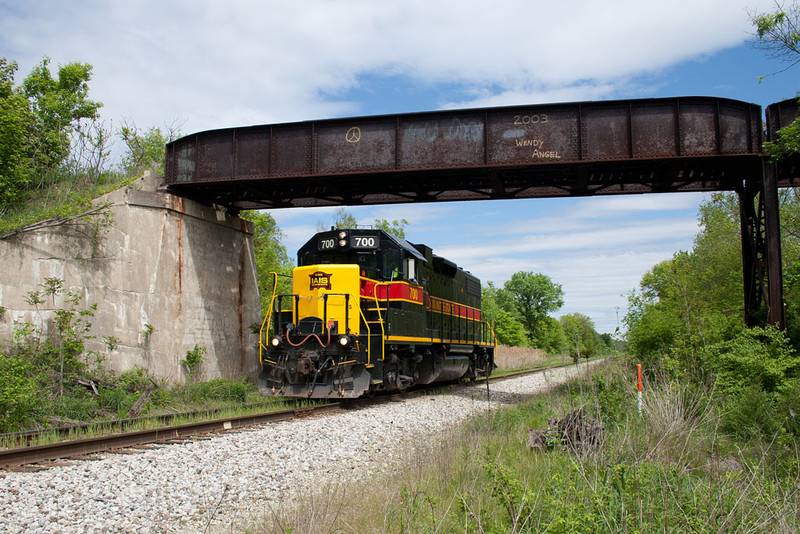 BUSW @ ex-NYC overhead near DePue, IL.