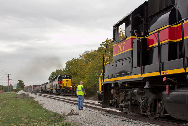 BISI-02 meets Biz Train.  Atkinson, IL.