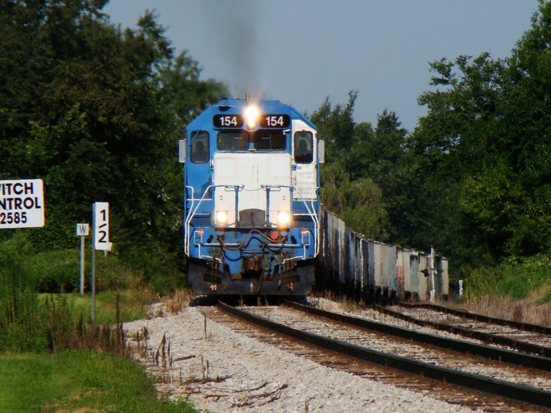 The CBBI led by 154 prepares to stop at Homestead to drop off a string of hoppers for Sunday's ICCR to pick up. 24-Aug-08.