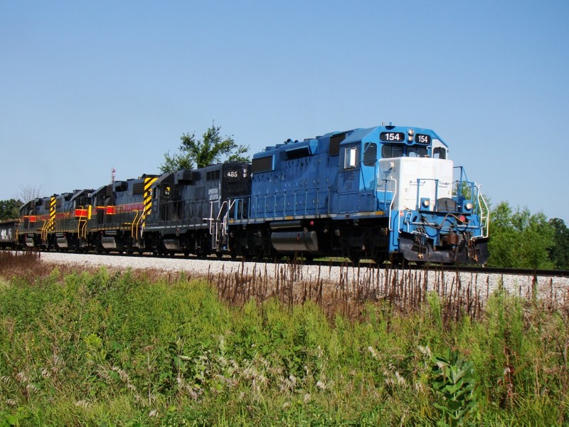 154, 485 and (3) 700's on the CBBI pause to leave a string of hoppers at Homestead. 24-Aug-2008.