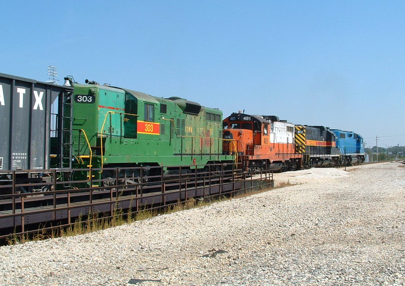 The star of the roster (in my eyes) 303 trails 481, 413, and LLPX 2042 on CBBI-10, Joliet, IL 09/12/04