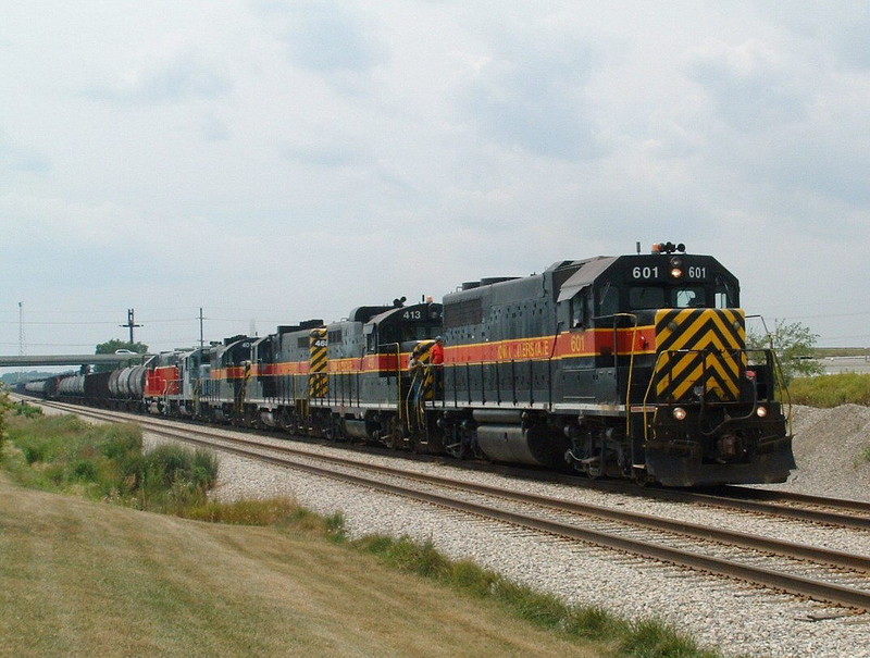 601 leads 413, 468, 401, 495 and a rebuilt GP38-3 for the newly established CF&E Railway based out of Fort Wayne, IN. This CBBI train is slowing down for a stop at Ozinga. We are at Mokena's Hickory Creek metra stop. 07-29-04