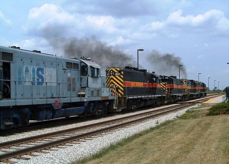 The set of Paducah rebuilds and GP16 495 sneeze as they bring their heavy CBBI to a stop. 07-29-04