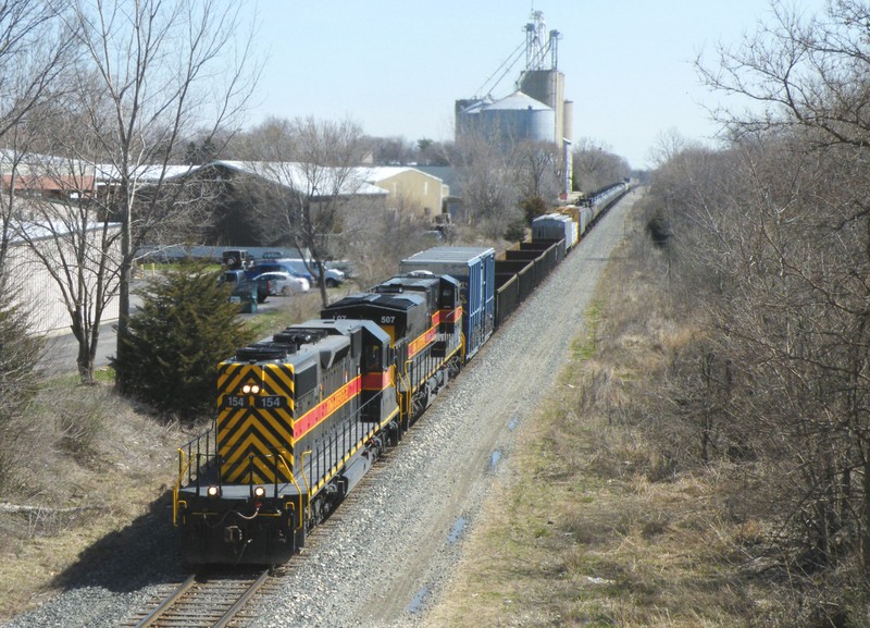 Cruising through Minooka, SD38-2 154 leads GEVO 507 on a lengthy BICB from the previous night. Due to maintenance on the CSX over night, the Iowa rescheduled their movements over the weekend during daylight. This occured for two or three weekends.