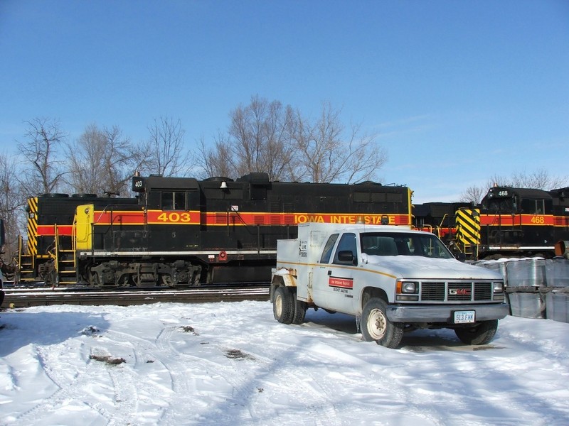 Old school loco's 403 and 468 idle away along with an IAIS maintenance truck.