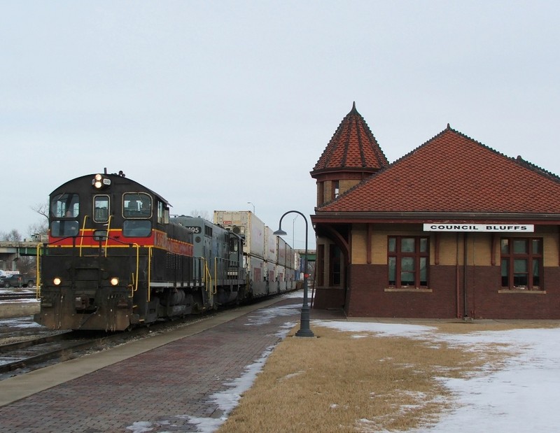 With O/C P5 screaming, IAIS 250 strolls past the old RI depot with near 50 tubs of loaded stacks in tow.