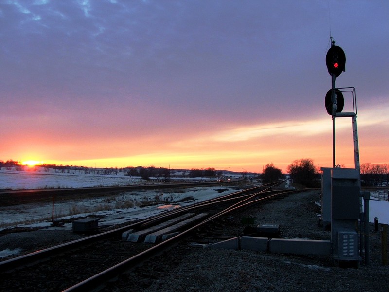 Sunset at the Yocum Connection... the only operable signal on IAIS owned track?