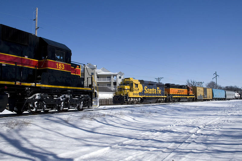 CRPE-27 meets BNSF R-CHI427 @ Moline, IL.