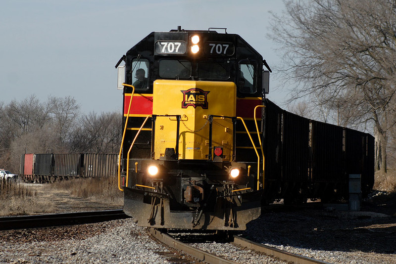 IAIS 707 with CRPE-27 @ Colona, IL.