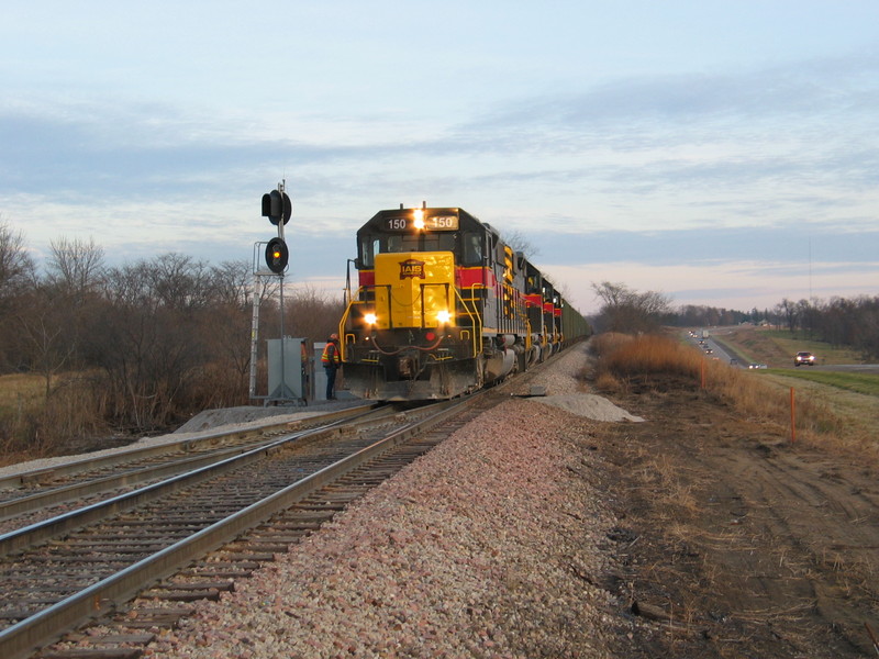 Work IAIS 150 takes the power switch onto the Crandic at Yocum, Nov. 20, 2006.