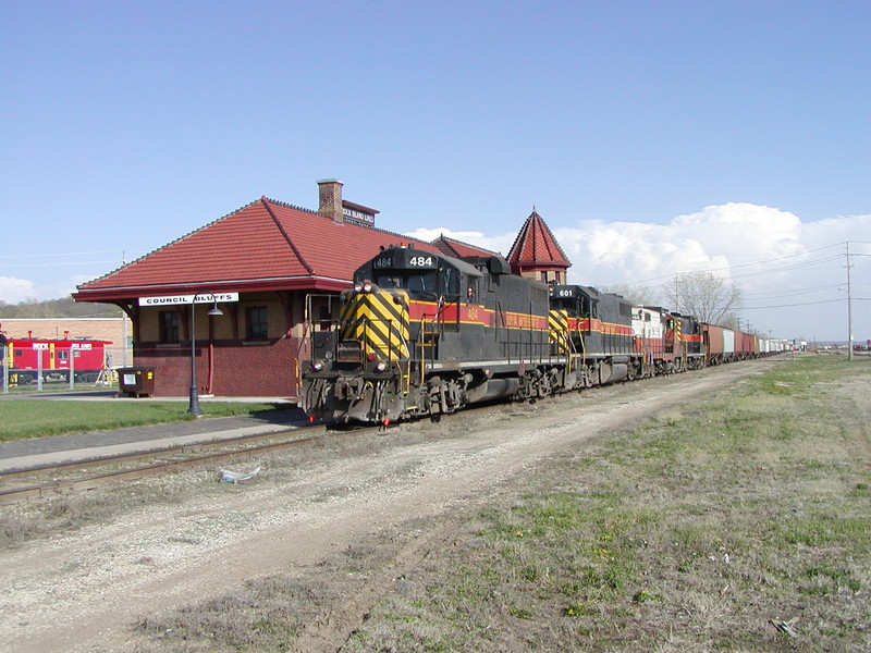 IAIS 484-601-466-468 travel westbound with KCS grain loads for the UP on April 18, 2002.  Photo by Joe Atkinson