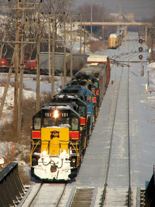 IAIS 151 heads east onto the IHB from the BNSF at McCook, IL.  01/03/2008.  Chris Lastovich #2.