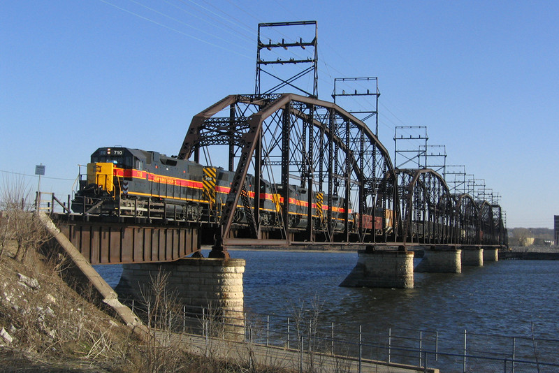 IAIS 710 leads BICB over the Crescent Bridge into Davenport, IA on 02/14/2006.  Tom McNair #2.