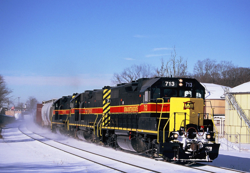 IAIS 713 leads CBBI-21 through New Lenox, IL on Jan. 23, 2005. Photo by Matt Lastovich